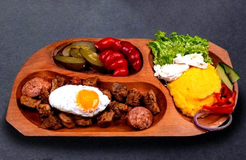 Tochitura (guláš z pečeného vepřového masa)